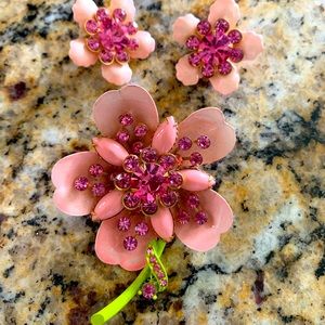 RaRe Pink metal enamel flower brooch with matching earrings Vintage pin-up girl